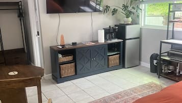 1 Schlafzimmer, BĂŒgeleisen/BĂŒgelbrett, WLAN, BettwĂ€sche