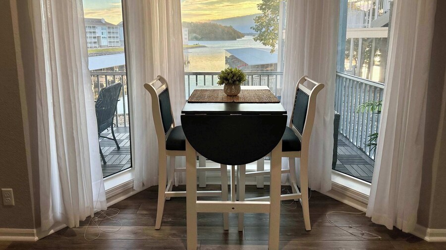 Lazy L at the Lake Chic 3 BDR Condo w/ Boat Slip