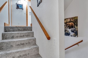 Interior - Cozy Bear South Charming 2bd Cabin in Yosemite! (Yosemite National Park)