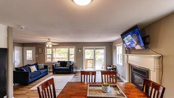 Rumah, Beberapa Tempat Tidur, balkon | Makan di kamar