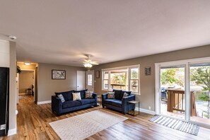 單棟房屋, 多張床, 露台 | 客廳 | 電視