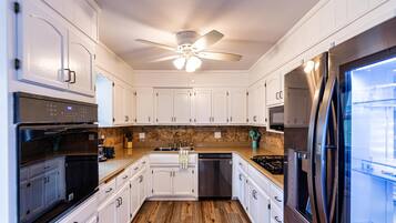 Rumah, Beberapa Tempat Tidur, balkon | Dapur pribadi | Lemari es, microwave, oven, dan kompor