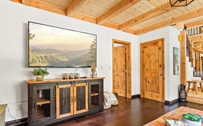 小屋, 多張床, 庭院, 山景 (Summit Pine Lodge) | 住宿內部