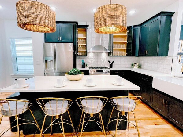 House, Multiple Beds, Pool Access, City View | In-room dining