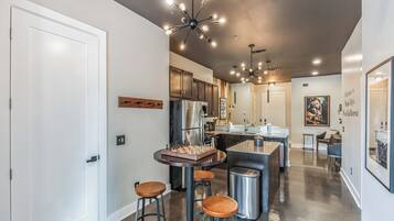 Lägenhet - 1 kingsize-säng | Eget kök | Kylskåp, mikrovågsugn, ugn och spishäll