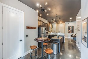 Condo, 1 King Bed | Private kitchen | Fridge, microwave, oven, stovetop - Music City's West End Retreat (Nashville)