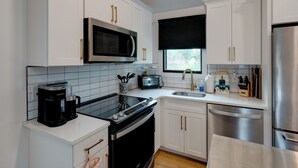 House, Multiple Beds, Kitchen, Garden View | Private kitchen | Coffee/tea maker, fridge, microwave, oven - Golden Monkey (Nashville)