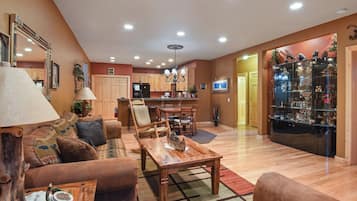 Maison mitoyenne, plusieurs lits, patio, vue montagne (Crystal Charm) | Intérieur