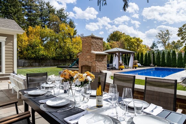 Outdoor dining - POOL+HOT TUB, 2 KING BEDS, OUTDOOR FIRE/OASIS, PLAYGROUND, THEATER, WORKOUT ROOM (Columbus)