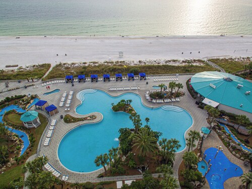 Edgewater Oasis Gorgeous Resort Condo on Beach!