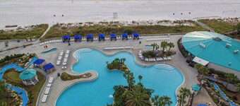 Edgewater Oasis Gorgeous Resort Condo on Beach!