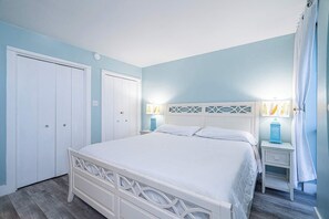 Appart'hÎtel, plusieurs lits, balcon, vue océan (Edgewater Oasis) | 1 chambre, décoration personnalisée, ameublement personnalisé