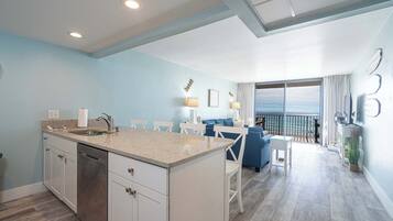 Condo, Berbilang Katil, Balcony, Ocean View (Edgewater Oasis) | Bahagian dalam