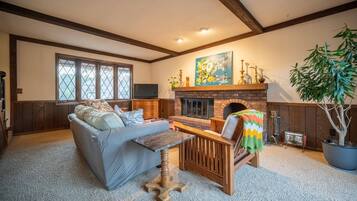 Ferienhaus, Mehrere Betten, Kamin | Wohnbereich | Fernseher, Kamin