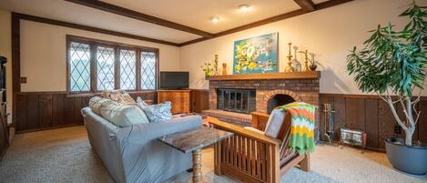 House, Multiple Beds, Fireplace | Living area | TV, fireplace