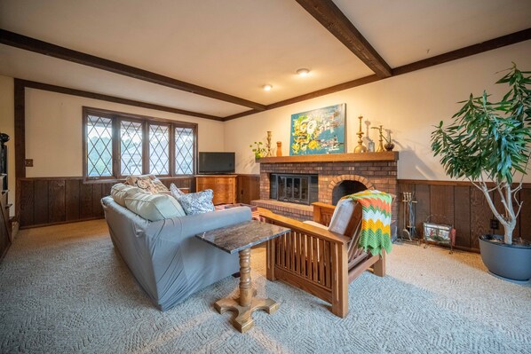 Maison, plusieurs lits, cheminée | Coin séjour