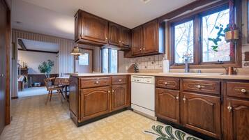 Ferienhaus, Mehrere Betten, Kamin | Eigene Küche | Kühlschrank, Mikrowelle, Ofen, Herdplatte