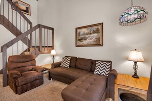 Studio Suite, Multiple Beds, Balcony, Mountain View (Eagle’s Nest) | Living area