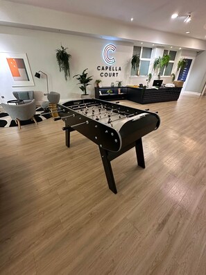 Games room - Stylish 1 Bedroom Apartment in Purley, Croydon (Purley)