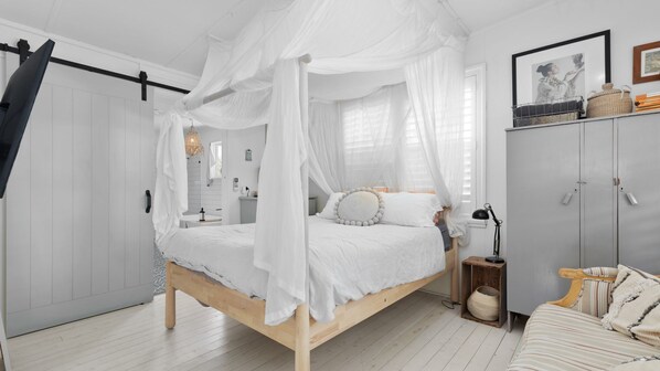 1 bedroom, iron/ironing board, travel cot, free WiFi