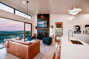 スマートテレビ、暖炉、テレビゲーム、書庫