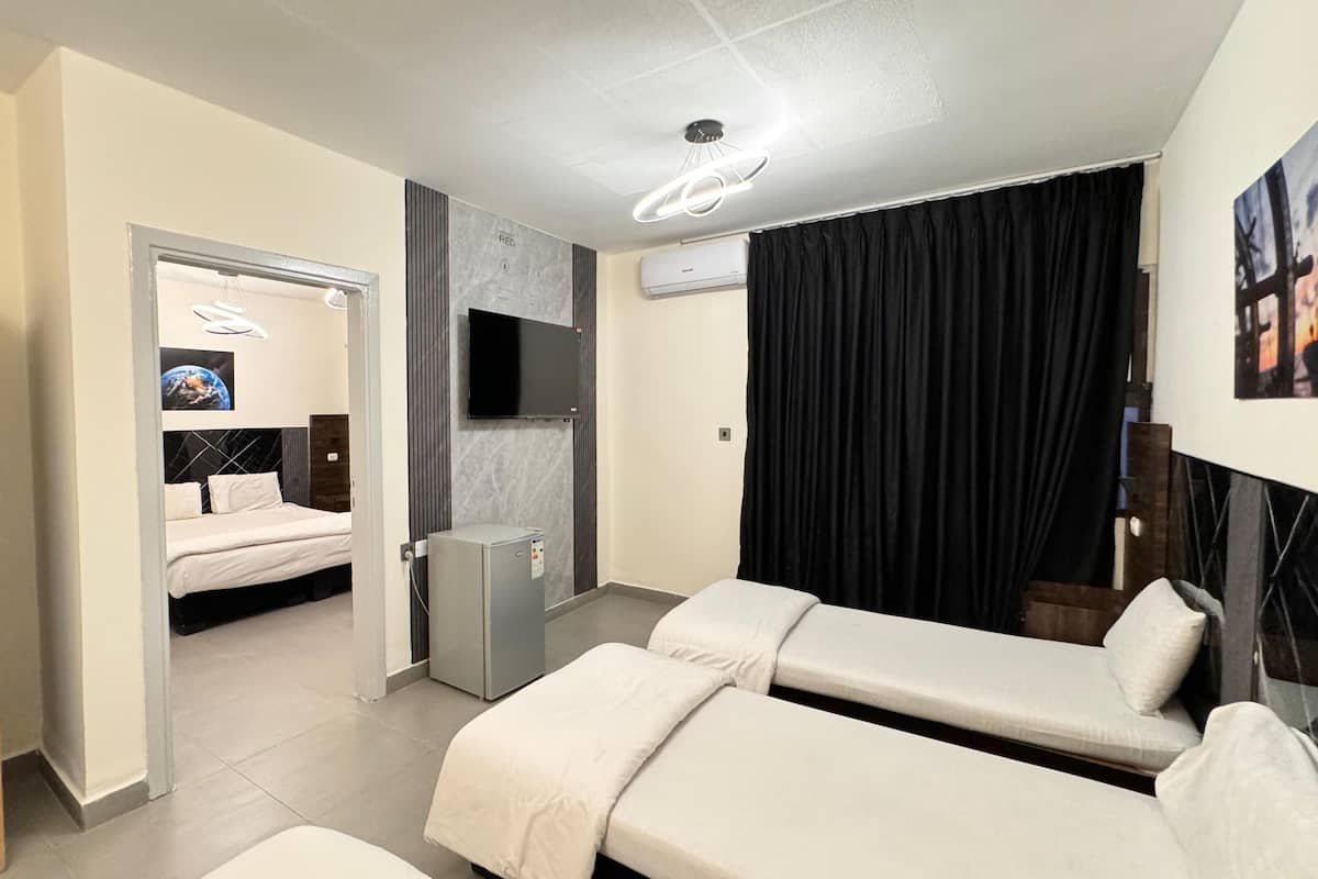 Senge med topmadrasser, minibar, individuelt design