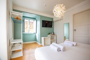 Suite Standar | Tirai kedap cahaya, setrika/meja setrika, Wi-Fi gratis, dan seprai linen