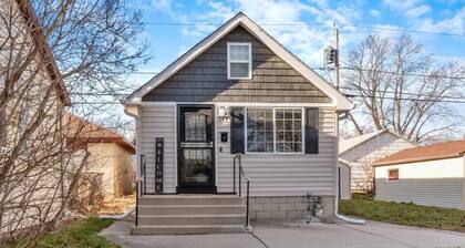 Entire Cozy Cottage! Pet Friendly, No Cleaning Fee