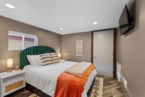 1 soverom, skrivebord, strykejern/-brett og wi-fi (inkludert)