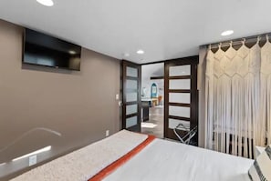 1 bedroom, desk, iron/ironing board, free WiFi