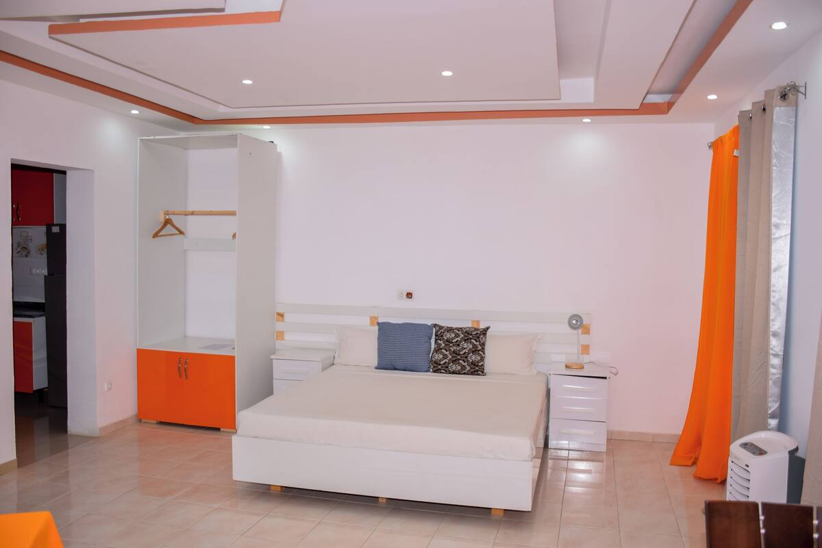 Suite estudio familiar | Escritorio, espacio para trabajar con laptop y wifi gratis