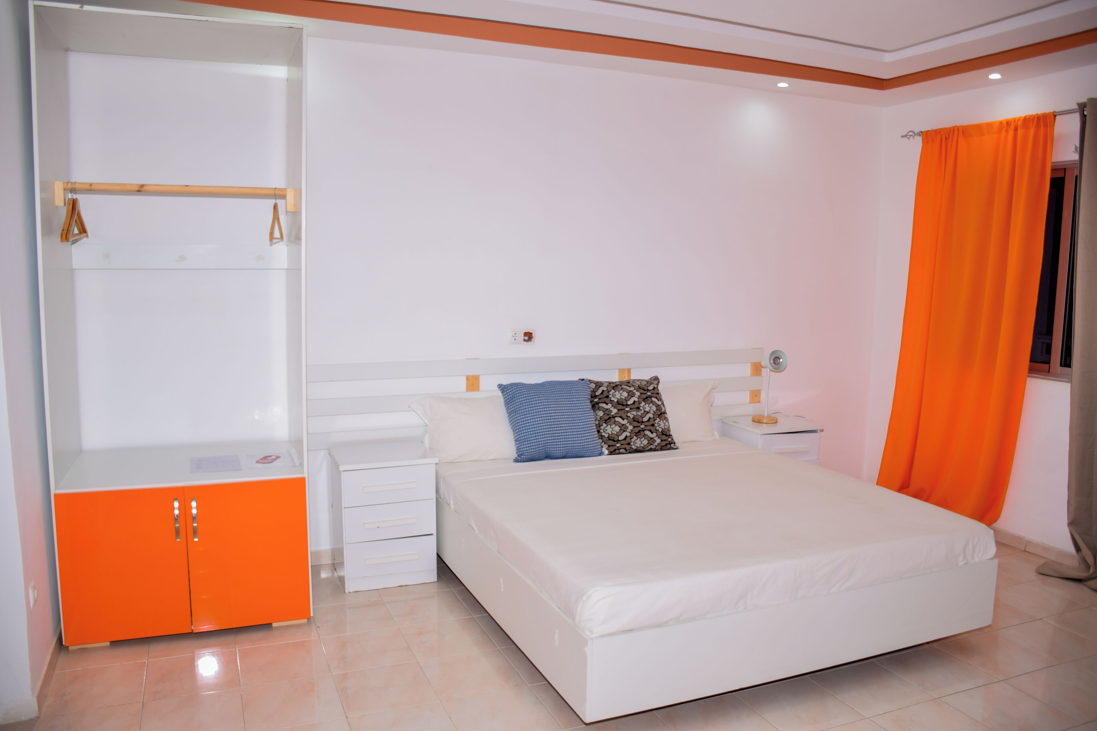 家庭开间套房 | 特色装修、办公桌、笔记本电脑工作区、免费 WiFi