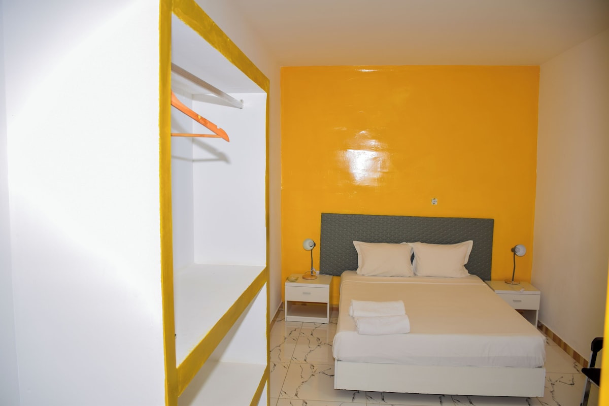 Basic Room, Non Smoking, Courtyard View | Meja, ruang kerja komputer riba, Wi-fi percuma 