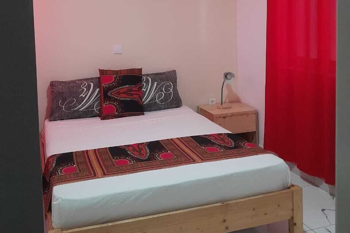 Meja, ruang kerja komputer riba, Wi-fi percuma 