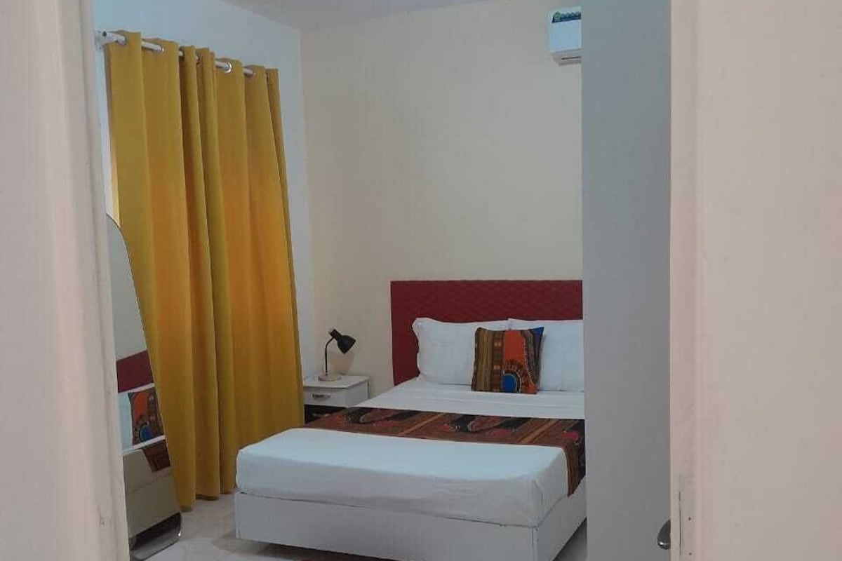 Family Triple Room | Meja, ruang kerja komputer riba, Wi-fi percuma 
