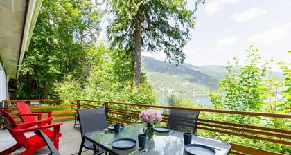 Nelson, What a view, 3 Queens, 2 Singles full kitchen, Beach front, Mountain Views