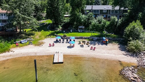 Nelson, What a view, 3 Queens, 2 Singles full kitchen, Beach front, Mountain Views