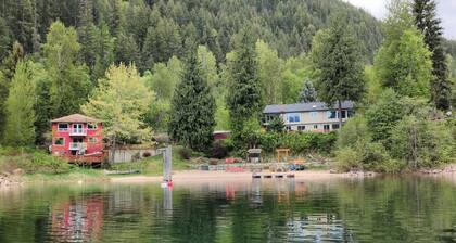 Nelson, What a view, 3 Queens, 2 Singles full kitchen, Beach front, Mountain Views