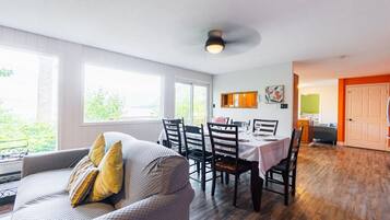 Smart TV, fireplace, offices