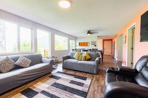 Smart TV, fireplace, offices