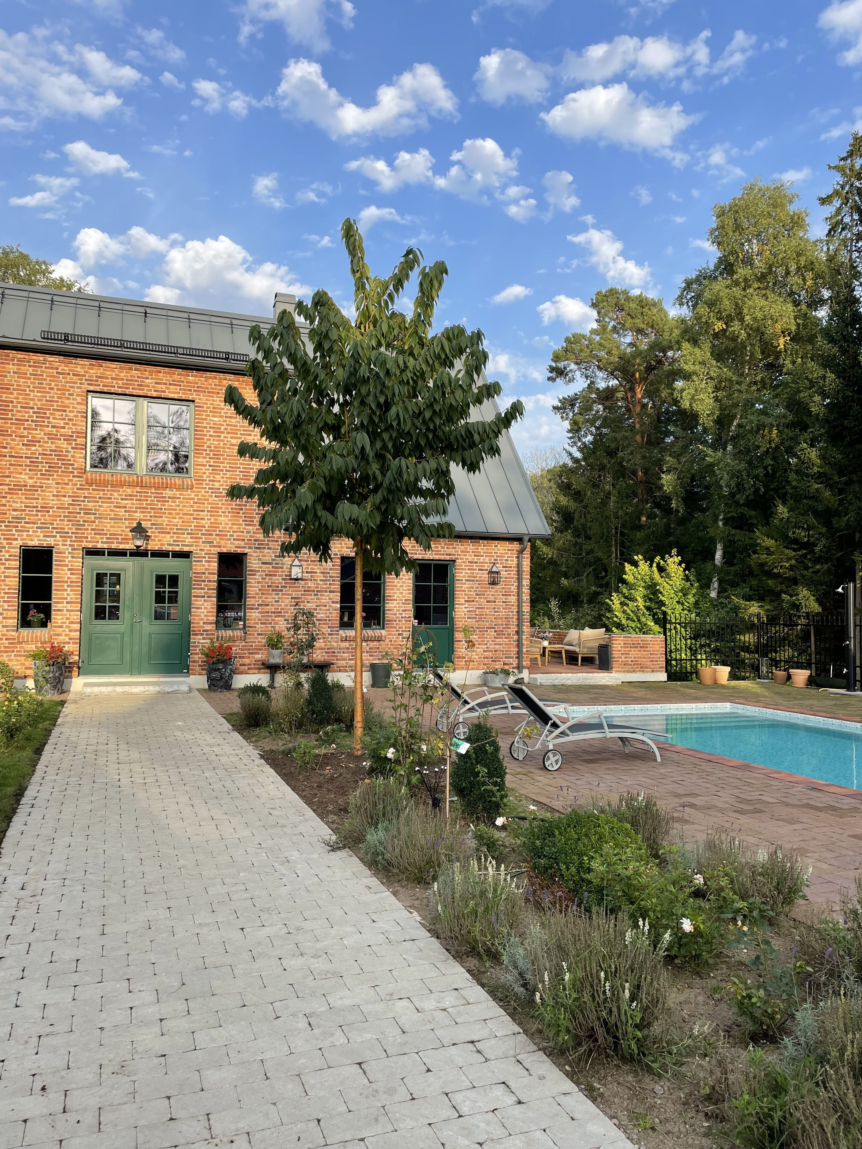 室外游泳池，恒温泳池