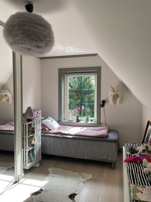 5 habitaciones, tabla de planchar con plancha y wifi