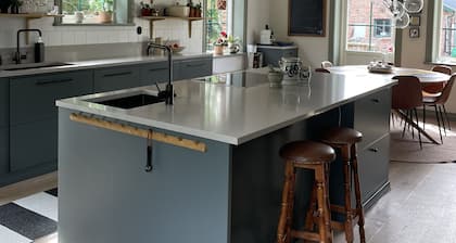 Fantastiskt hus med Pool 15 Minuter Från Vaxholm och 30 Minuter fr City