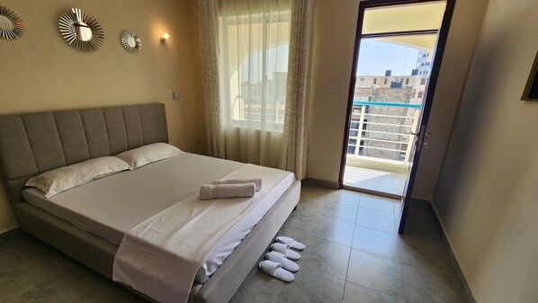 2 bedrooms, iron/ironing board, WiFi, bed sheets - Family-sized Two Bedroom Apartment few minutes drive to the beach (Bamburi)