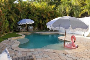A heated pool - Perfect Porch Tropical Oasis (Holmes Beach)