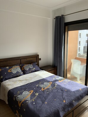 3 chambres, fer et planche à repasser, Wi-Fi, draps fournis