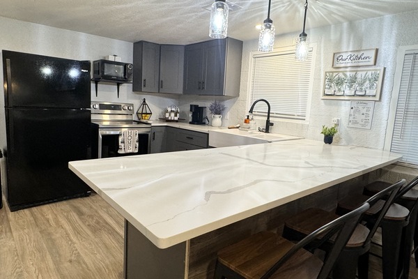 ثلاجة، ميكروويف، فرن، موقد طهي مسطح