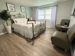 3 habitaciones, escritorio, tabla de planchar con plancha y wifi