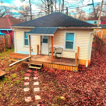tiny house backyard cabin getaway in Detroit