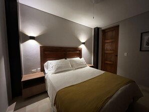 4 bedrooms, iron/ironing board, WiFi, bed sheets - Pozo del Carretero House.
Located in the Getsemaní neighborhood. old town (Cartagena)